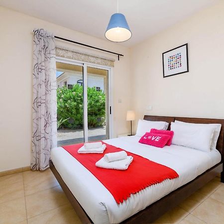 Blue Water Bay Villas Paralimni Ngoại thất bức ảnh