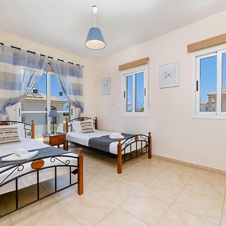 Blue Water Bay Villas Paralimni Ngoại thất bức ảnh