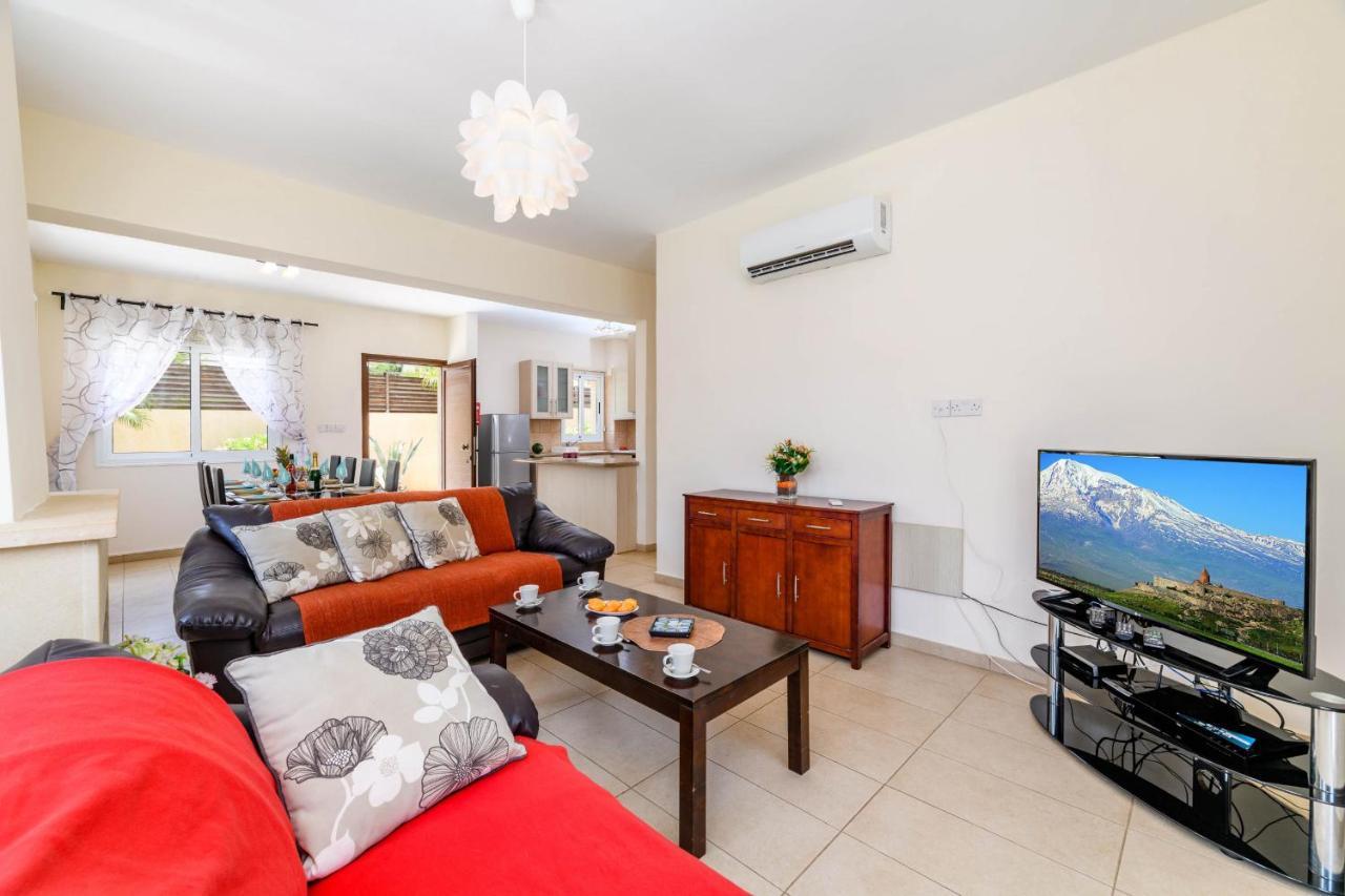Blue Water Bay Villas Paralimni Ngoại thất bức ảnh