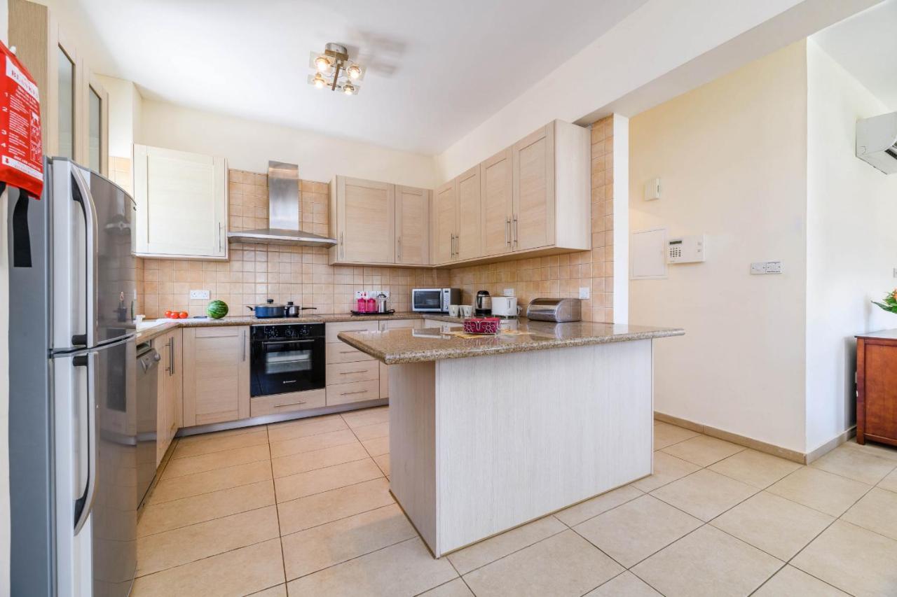 Blue Water Bay Villas Paralimni Ngoại thất bức ảnh