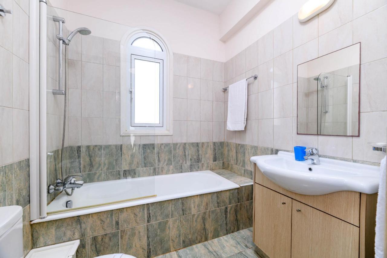 Blue Water Bay Villas Paralimni Ngoại thất bức ảnh