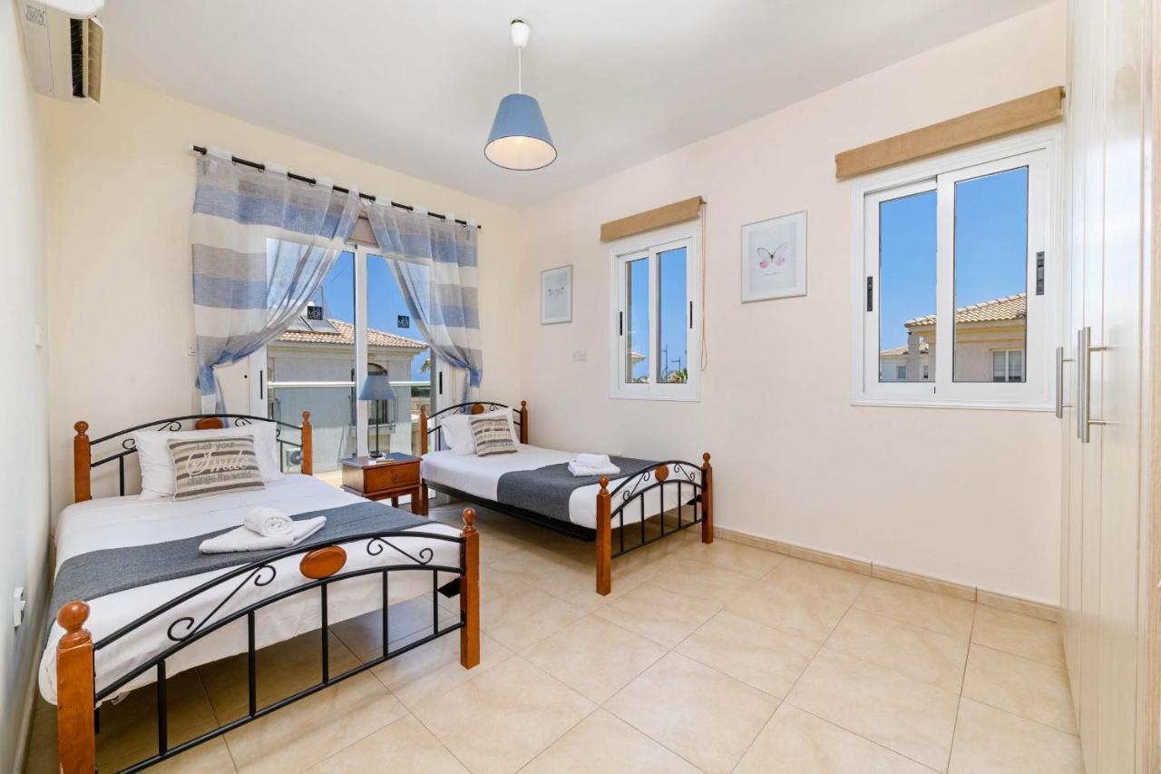 Blue Water Bay Villas Paralimni Ngoại thất bức ảnh