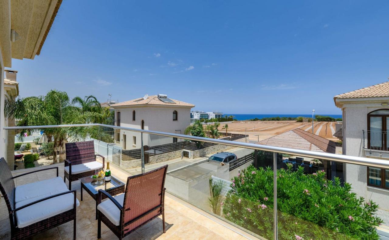 Blue Water Bay Villas Paralimni Ngoại thất bức ảnh