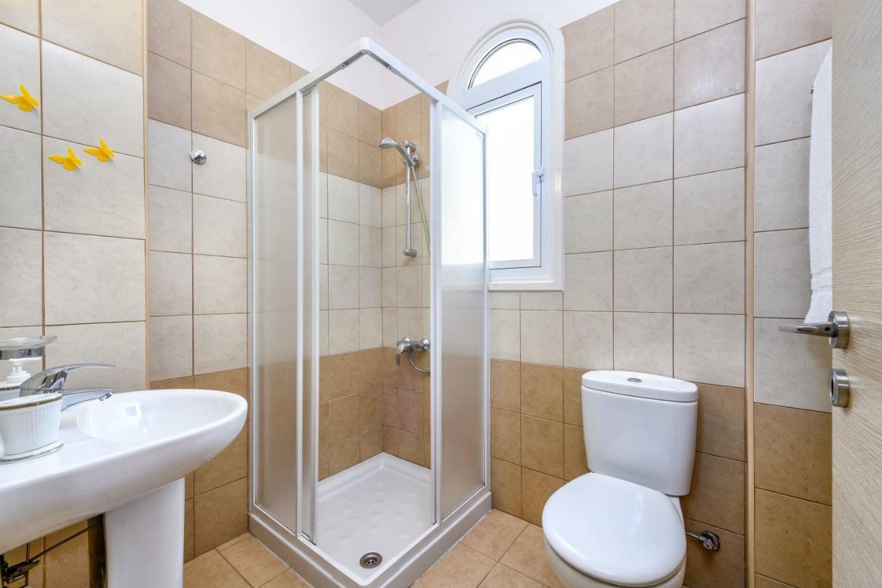 Blue Water Bay Villas Paralimni Ngoại thất bức ảnh