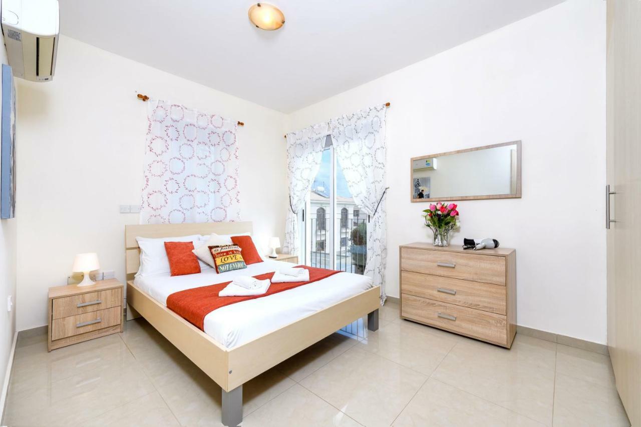 Blue Water Bay Villas Paralimni Ngoại thất bức ảnh