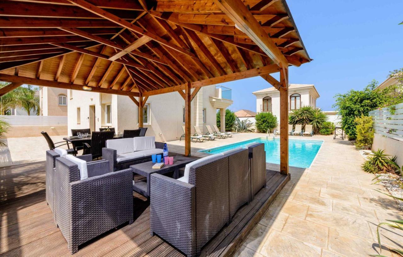 Blue Water Bay Villas Paralimni Ngoại thất bức ảnh