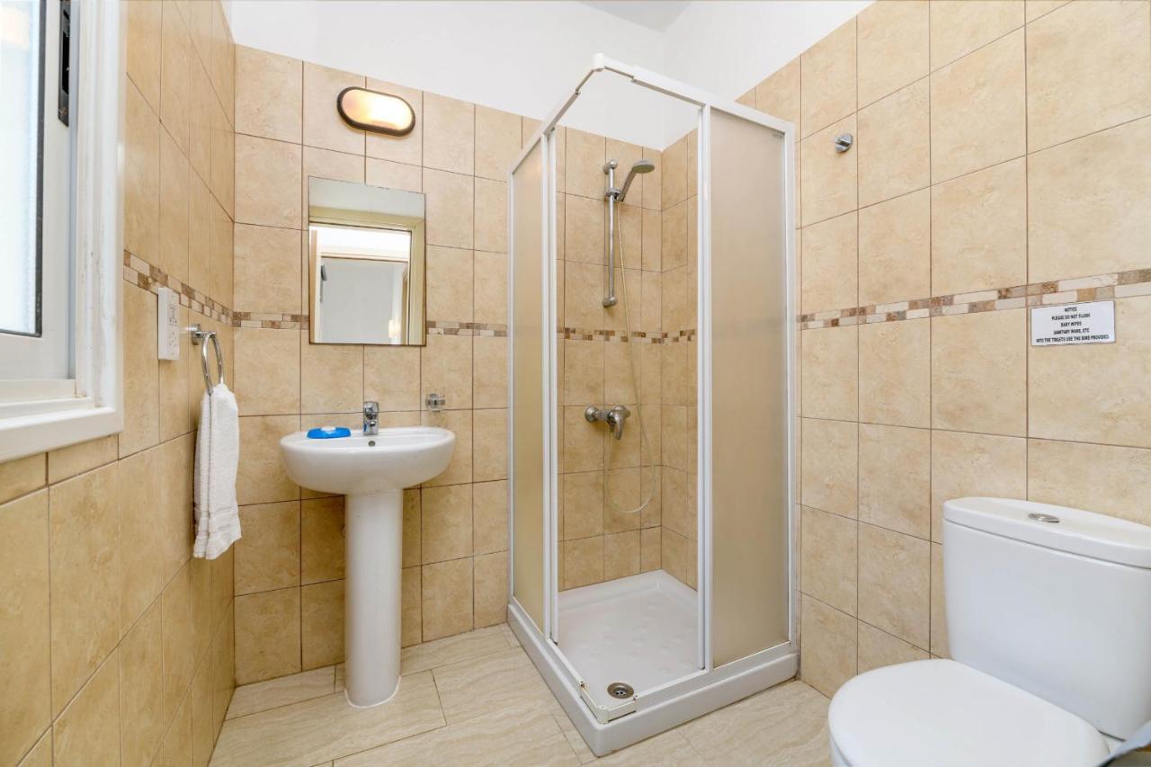 Blue Water Bay Villas Paralimni Ngoại thất bức ảnh