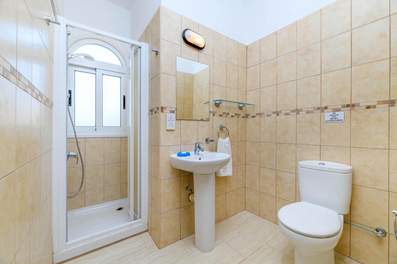 Blue Water Bay Villas Paralimni Ngoại thất bức ảnh