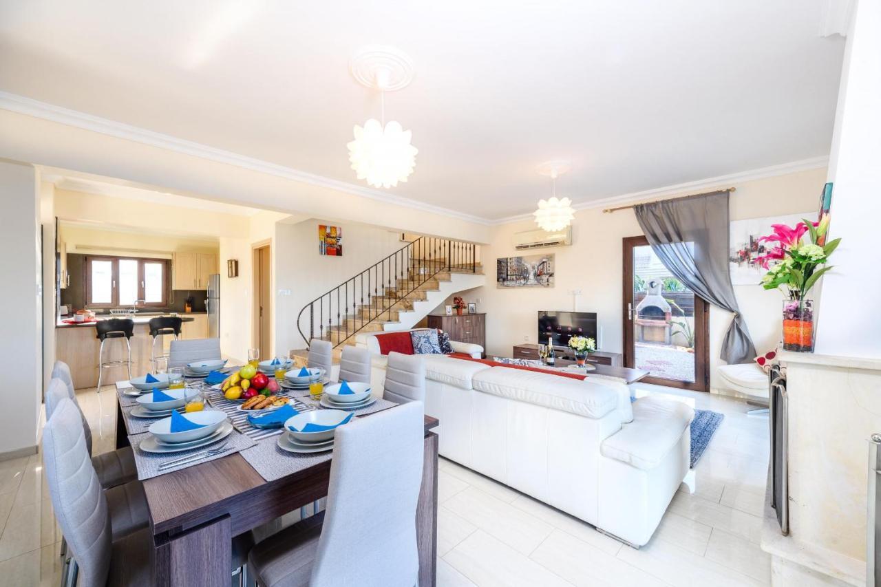 Blue Water Bay Villas Paralimni Ngoại thất bức ảnh