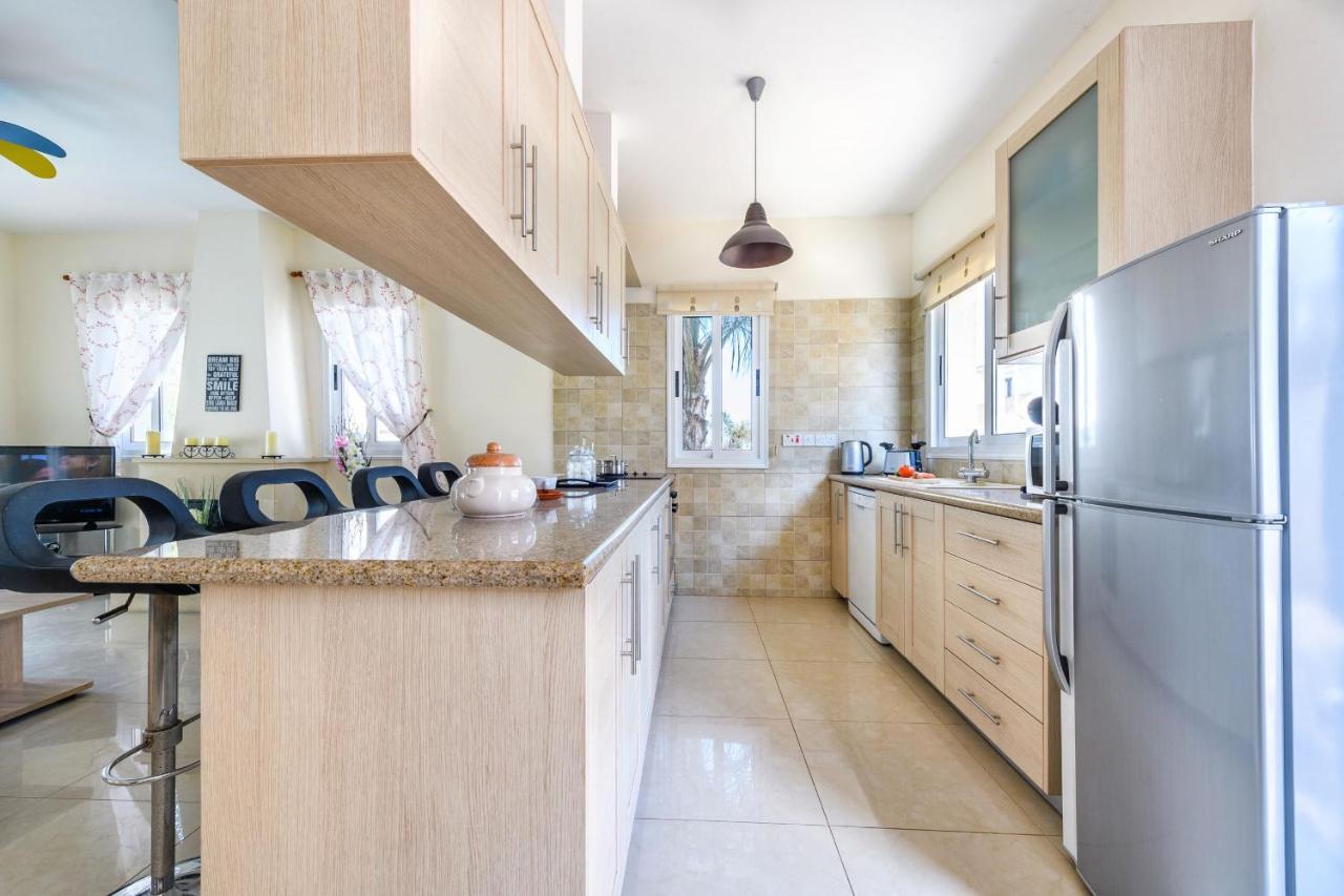 Blue Water Bay Villas Paralimni Ngoại thất bức ảnh