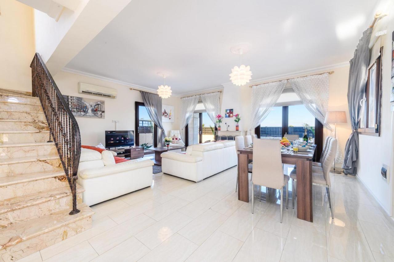 Blue Water Bay Villas Paralimni Ngoại thất bức ảnh