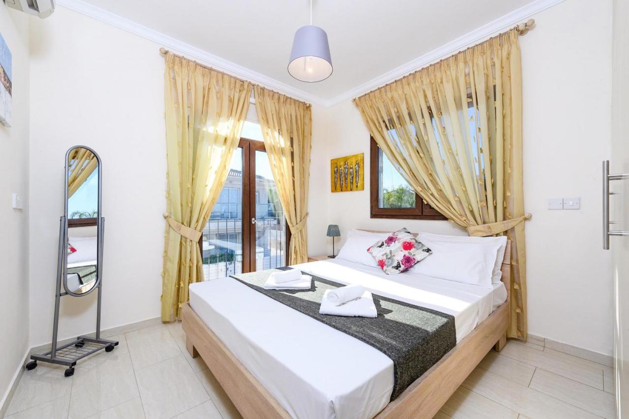 Blue Water Bay Villas Paralimni Ngoại thất bức ảnh