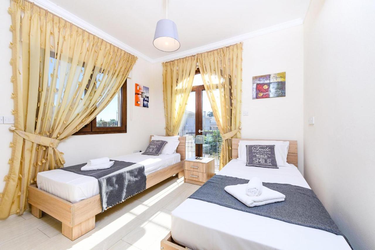 Blue Water Bay Villas Paralimni Ngoại thất bức ảnh