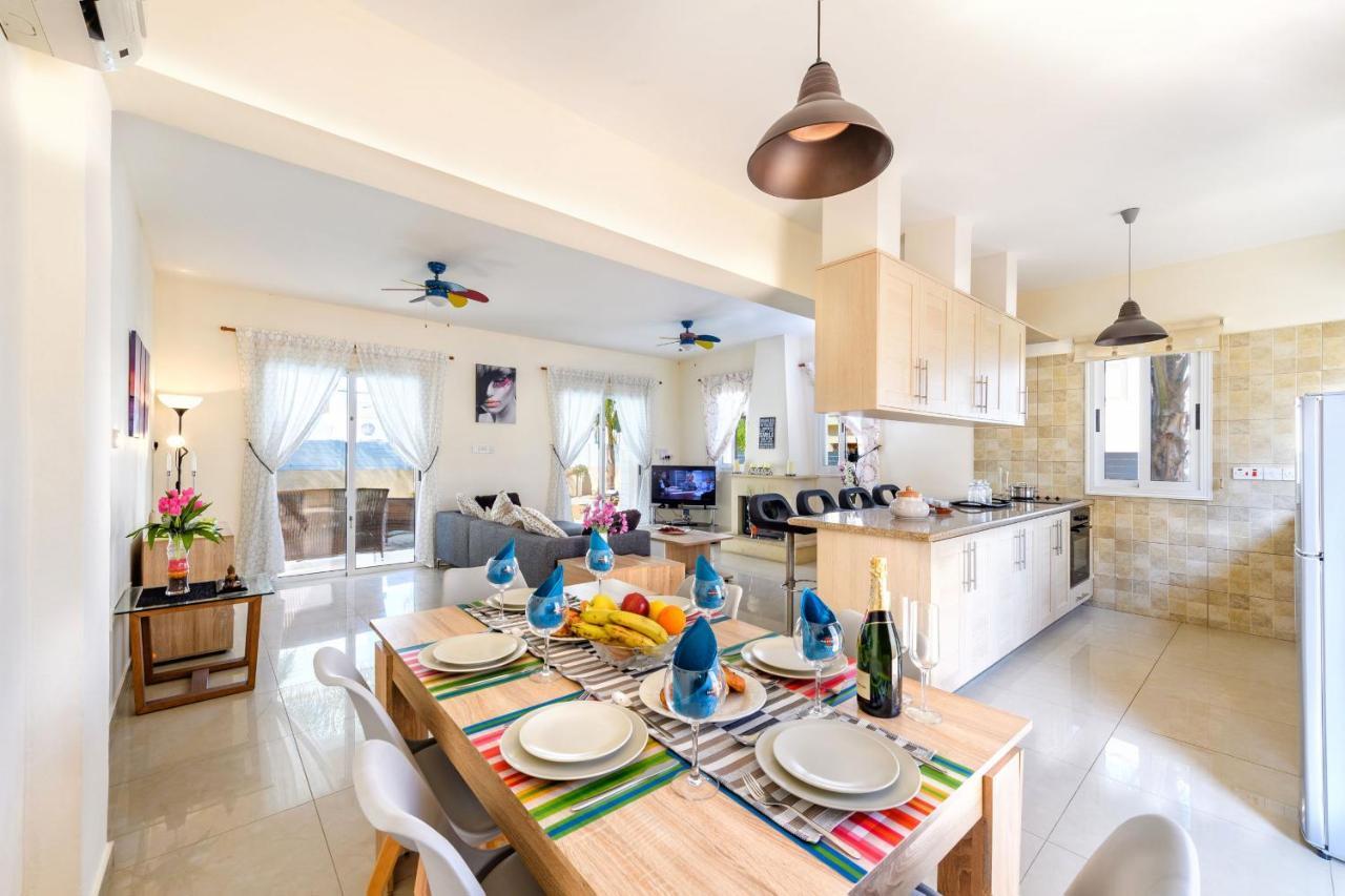 Blue Water Bay Villas Paralimni Ngoại thất bức ảnh