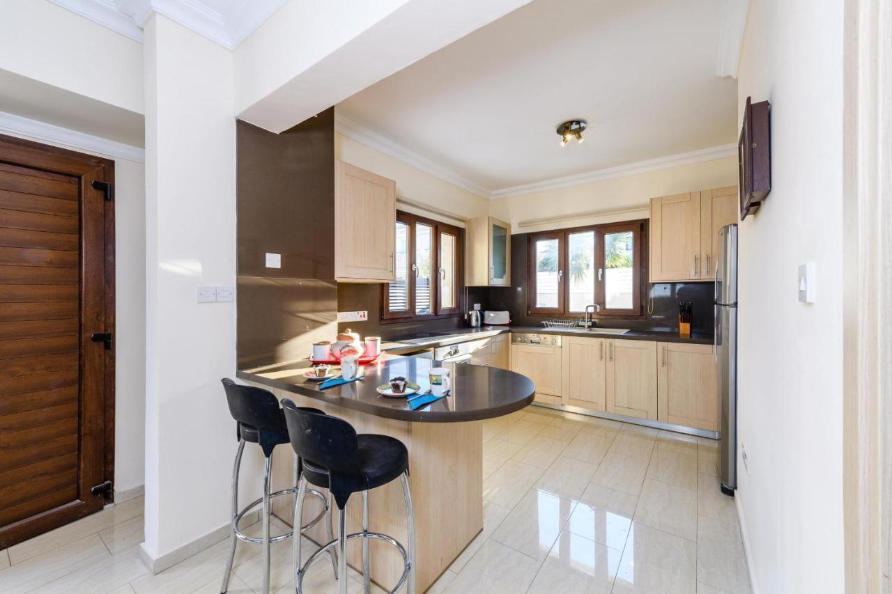 Blue Water Bay Villas Paralimni Ngoại thất bức ảnh
