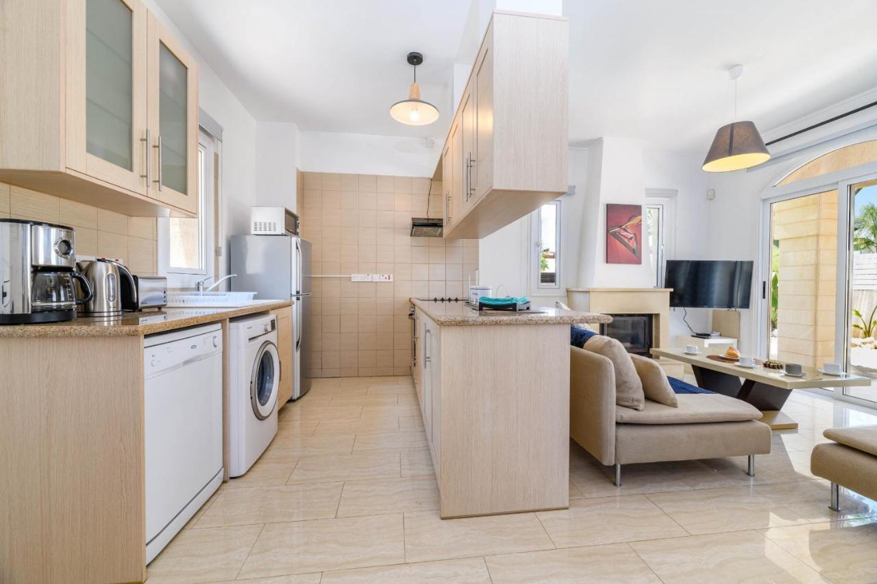Blue Water Bay Villas Paralimni Ngoại thất bức ảnh