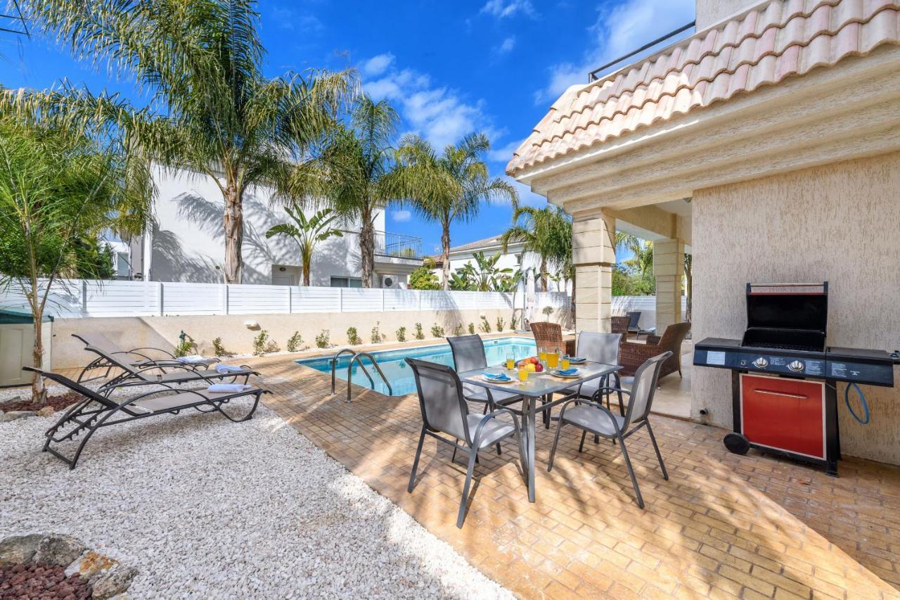 Blue Water Bay Villas Paralimni Ngoại thất bức ảnh