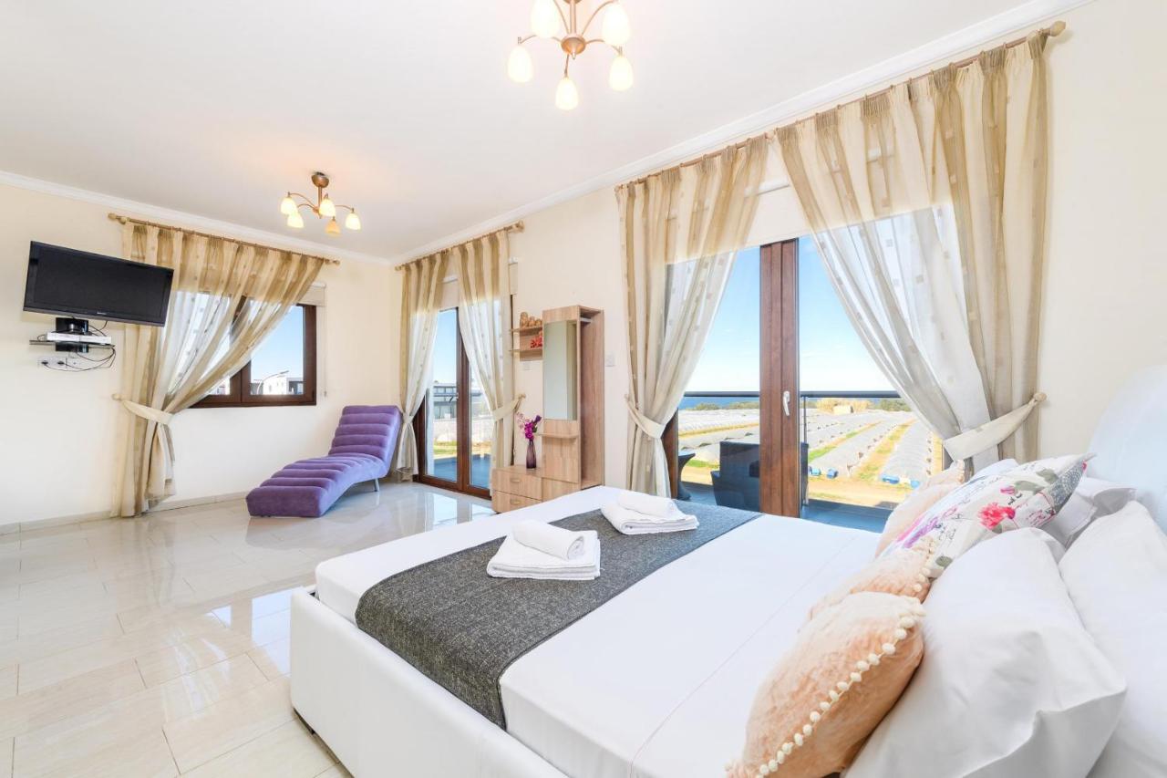 Blue Water Bay Villas Paralimni Ngoại thất bức ảnh